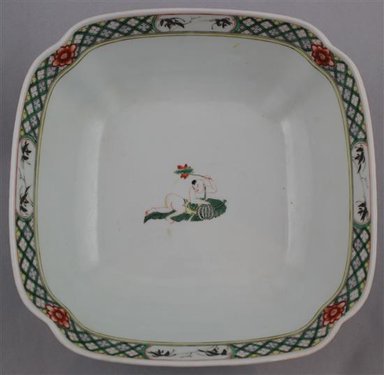 A Chinese famille verte square footed bowl, late 19th / early 20th century, 23cm